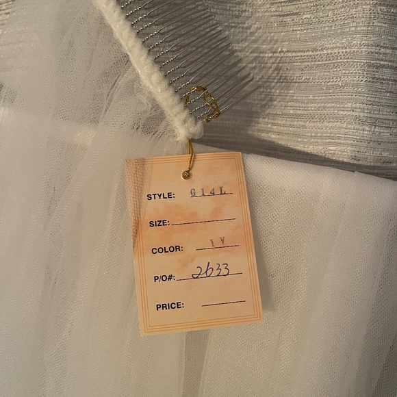 Giselle brand Wedding veil - Picture 3 of 4